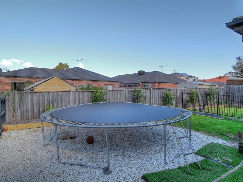 81 Streeton Way, Berwick VIC 3806