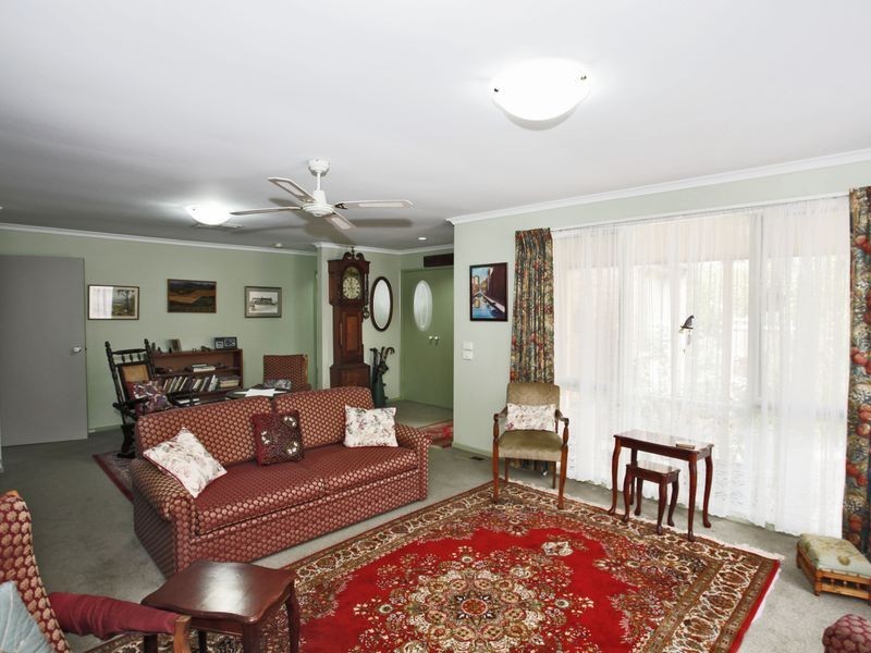 2/4 Camley Court, Berwick VIC 3806