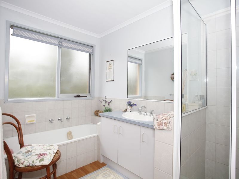 2/4 Camley Court, Berwick VIC 3806