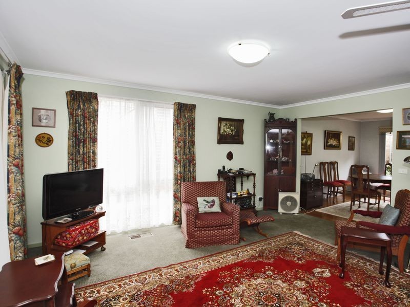 2/4 Camley Court, Berwick VIC 3806