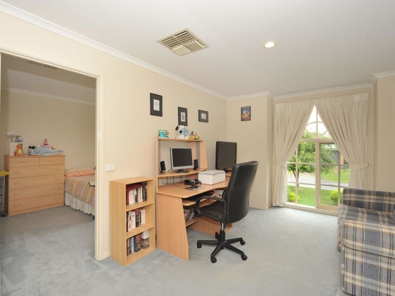 17 Cullen Close, Berwick VIC 3806
