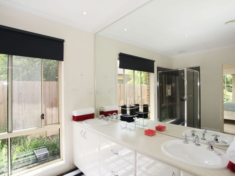 60 Fieldstone Boulevard, Beaconsfield VIC 3807