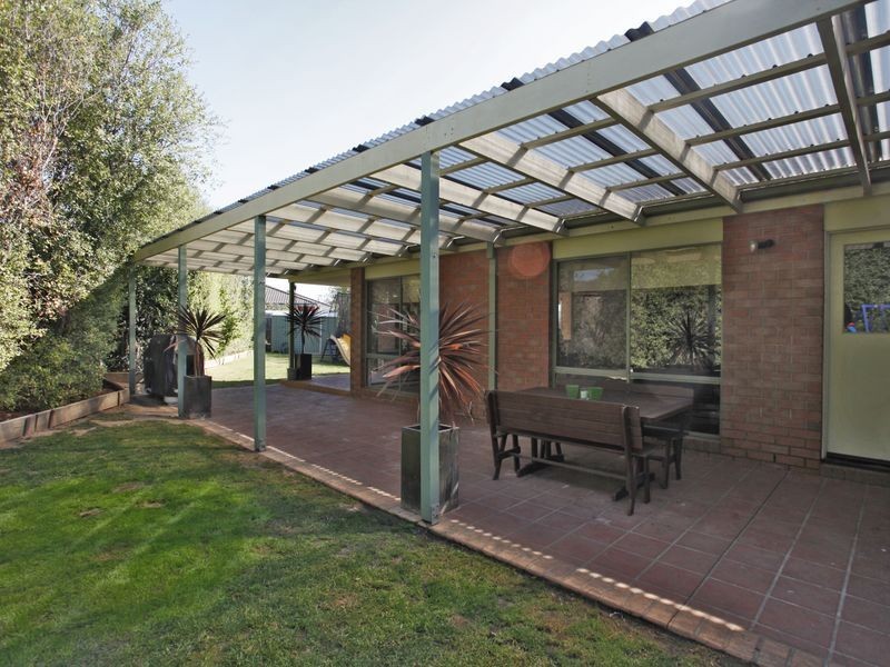 11 Edgewood Close, Narre Warren South VIC 3805