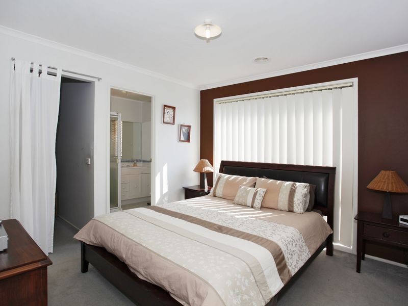 11 Edgewood Close, Narre Warren South VIC 3805