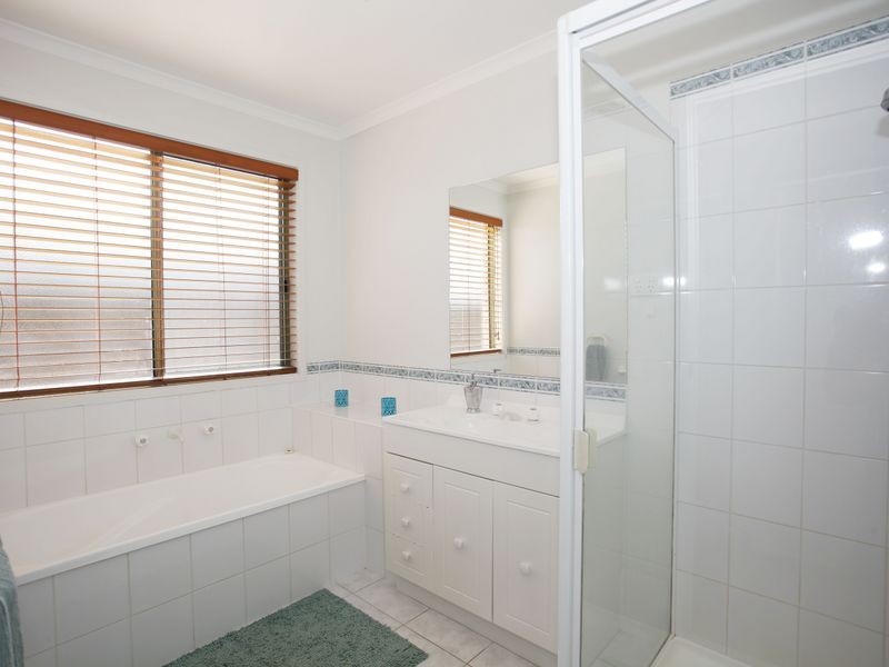 11 Edgewood Close, Narre Warren South VIC 3805