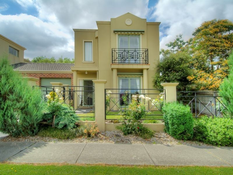 2A Fieldhouse Lane, Berwick VIC 3806