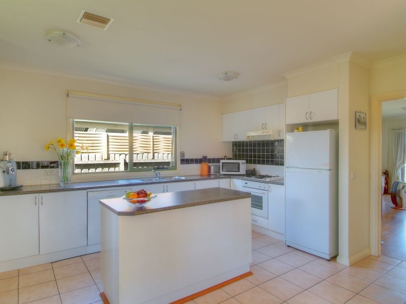 2A Fieldhouse Lane, Berwick VIC 3806