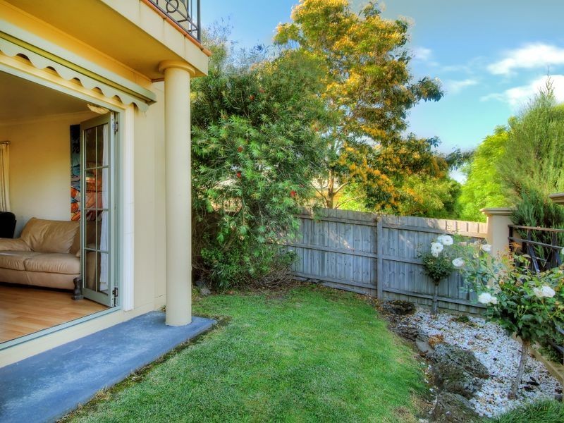2A Fieldhouse Lane, Berwick VIC 3806