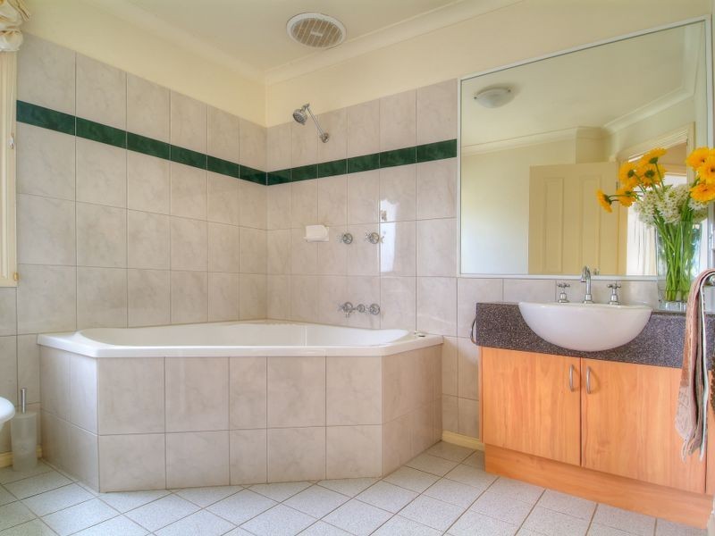 2A Fieldhouse Lane, Berwick VIC 3806