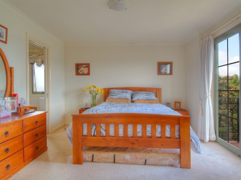 2A Fieldhouse Lane, Berwick VIC 3806