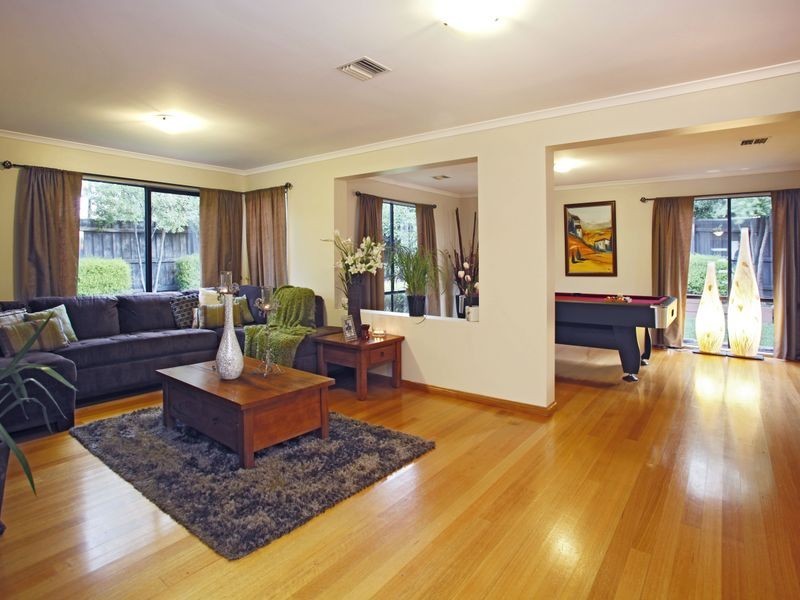 8 Charmouth Place, Narre Warren VIC 3805