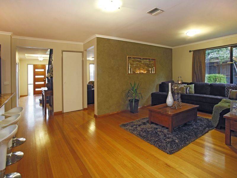 8 Charmouth Place, Narre Warren VIC 3805