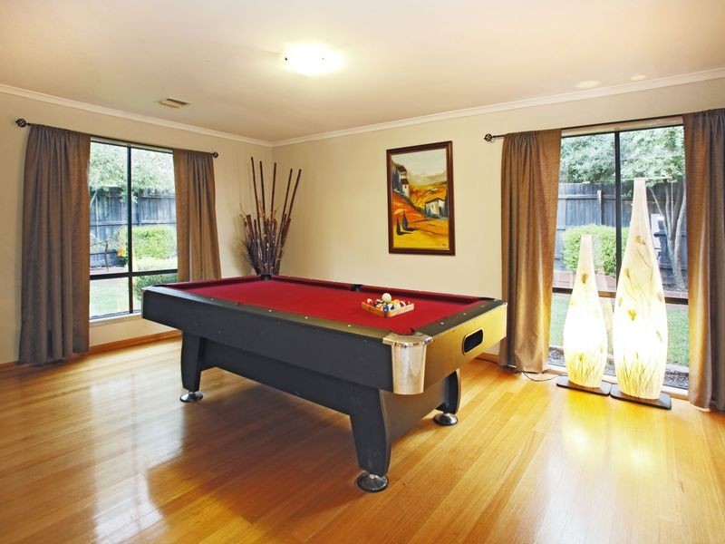 8 Charmouth Place, Narre Warren VIC 3805