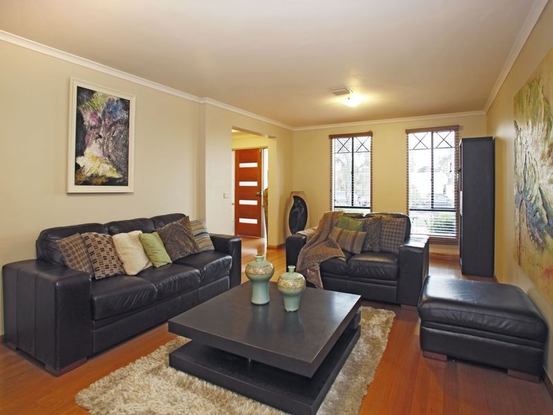 8 Charmouth Place, Narre Warren VIC 3805