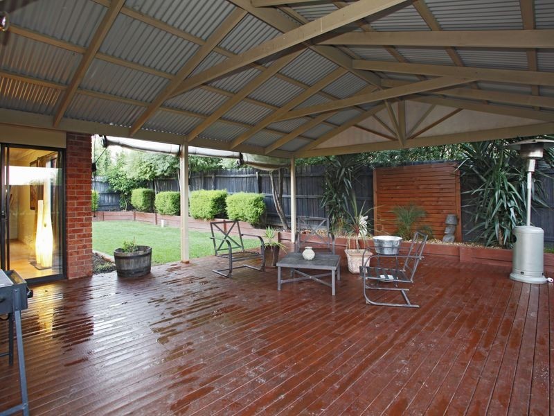 8 Charmouth Place, Narre Warren VIC 3805