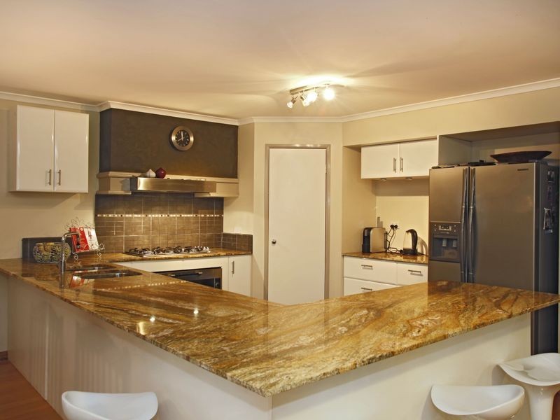 8 Charmouth Place, Narre Warren VIC 3805