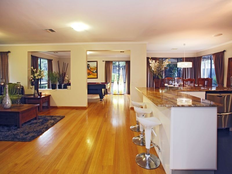 8 Charmouth Place, Narre Warren VIC 3805