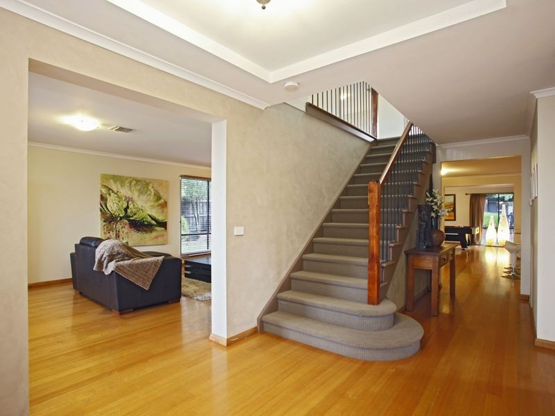 8 Charmouth Place, Narre Warren VIC 3805