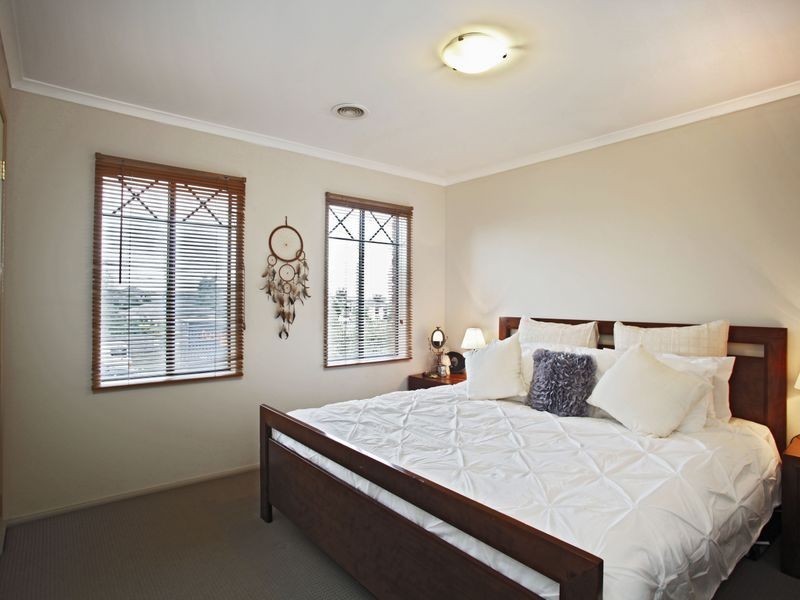 8 Charmouth Place, Narre Warren VIC 3805