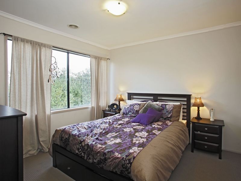 8 Charmouth Place, Narre Warren VIC 3805