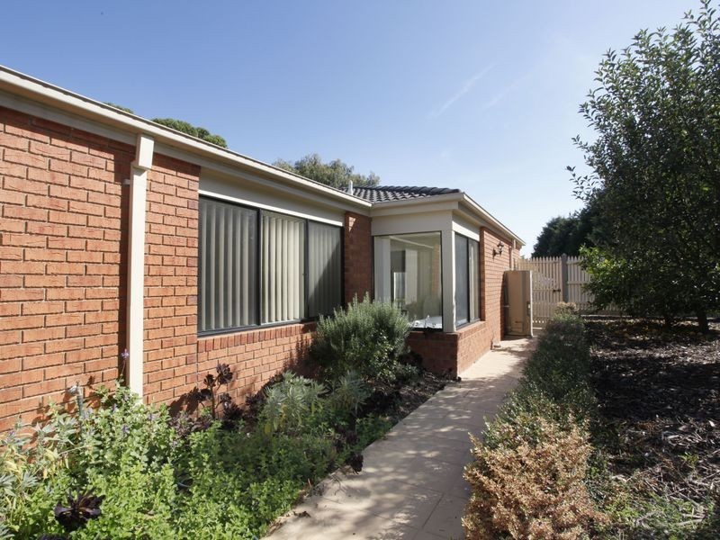 6 Gordon Close, Narre Warren South VIC 3805