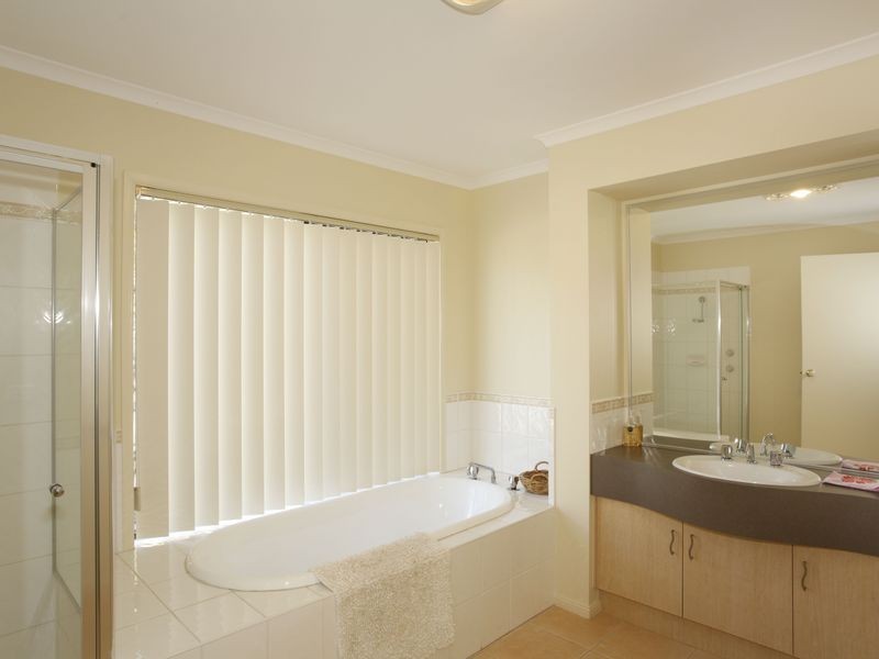 6 Gordon Close, Narre Warren South VIC 3805