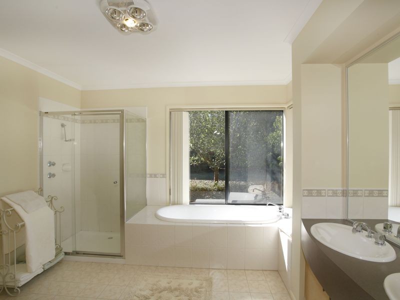 6 Gordon Close, Narre Warren South VIC 3805