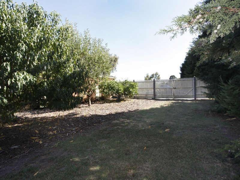 6 Gordon Close, Narre Warren South VIC 3805