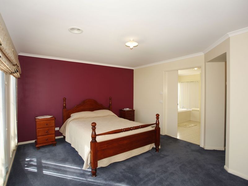 6 Gordon Close, Narre Warren South VIC 3805