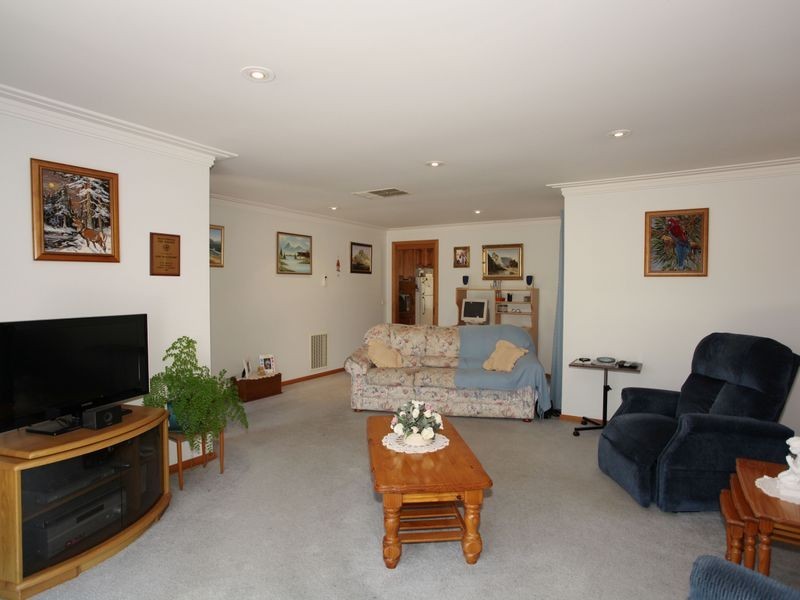 2 Dryden Court, Berwick VIC 3806