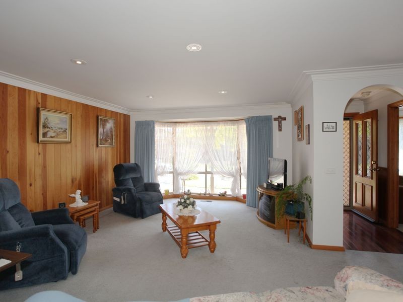 2 Dryden Court, Berwick VIC 3806