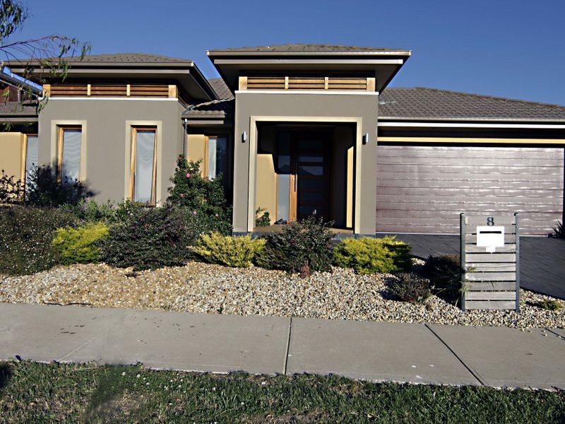 8 Little Gem Way, Berwick VIC 3806