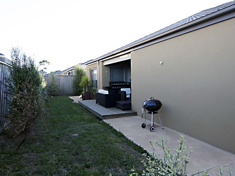 8 Little Gem Way, Berwick VIC 3806