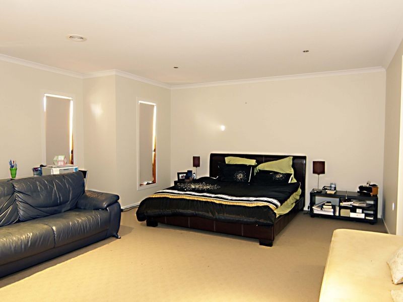 8 Little Gem Way, Berwick VIC 3806