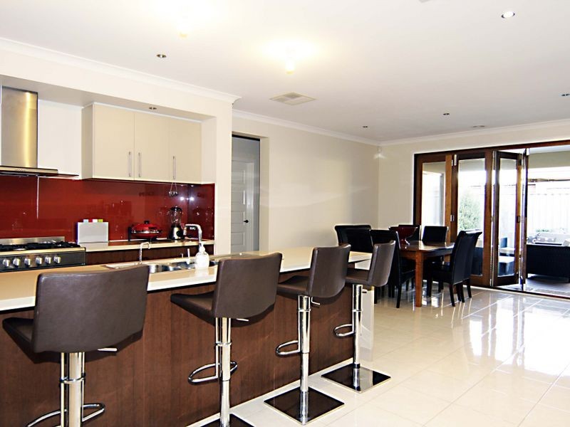 8 Little Gem Way, Berwick VIC 3806