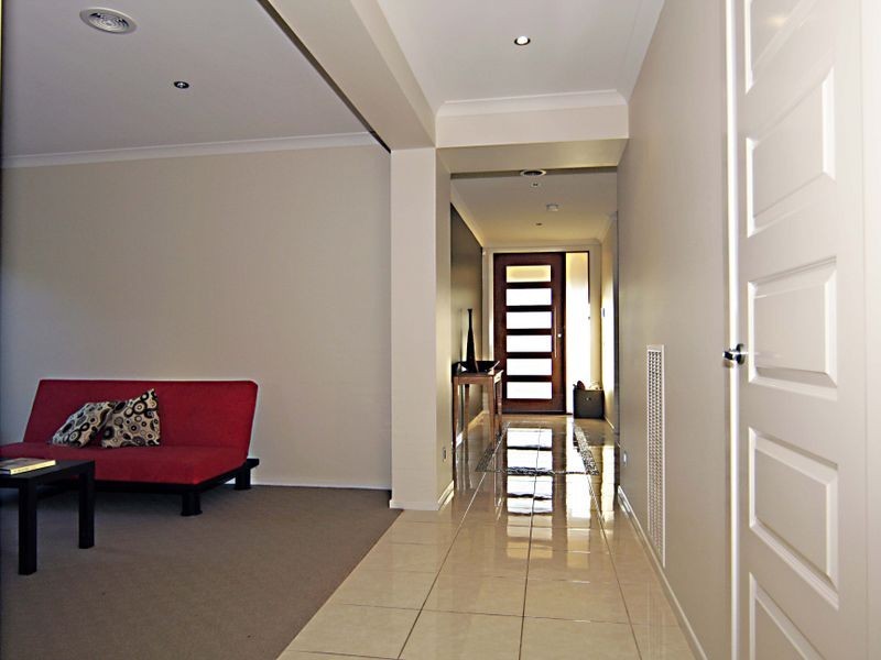 8 Little Gem Way, Berwick VIC 3806