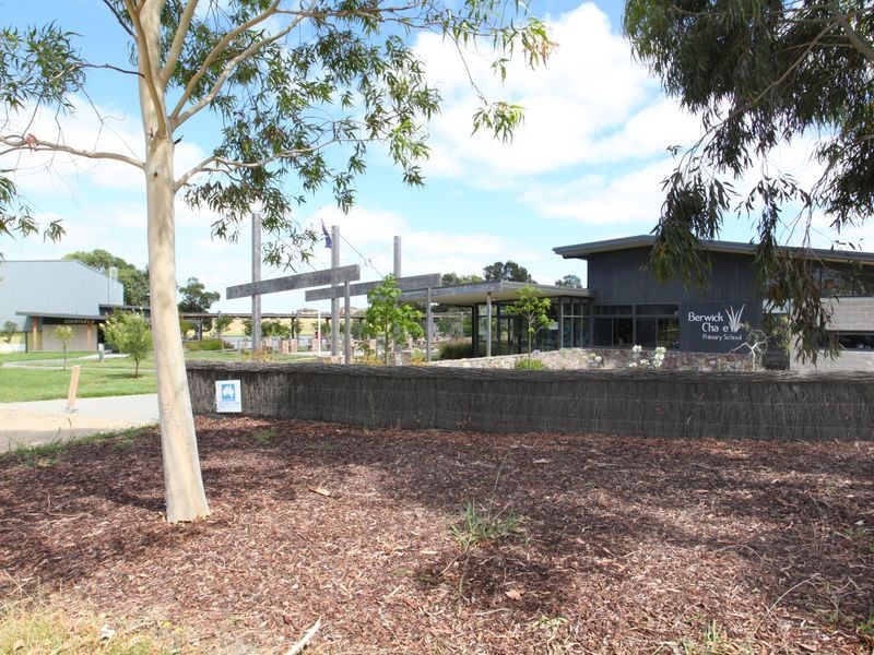 11 Limousin Court, Berwick VIC 3806
