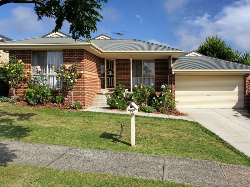 37 Jarryd Crescent, Berwick VIC 3806