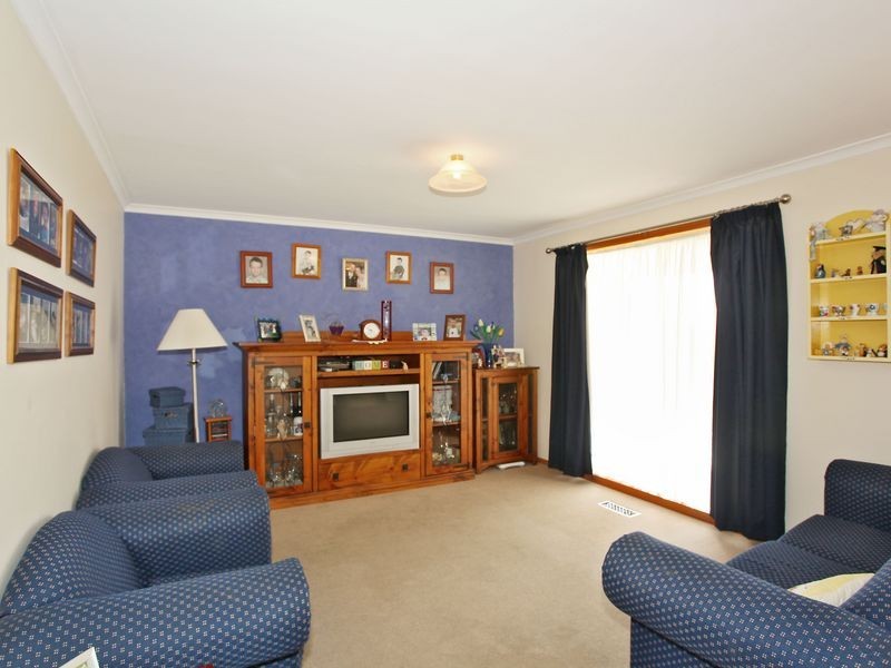 37 Jarryd Crescent, Berwick VIC 3806