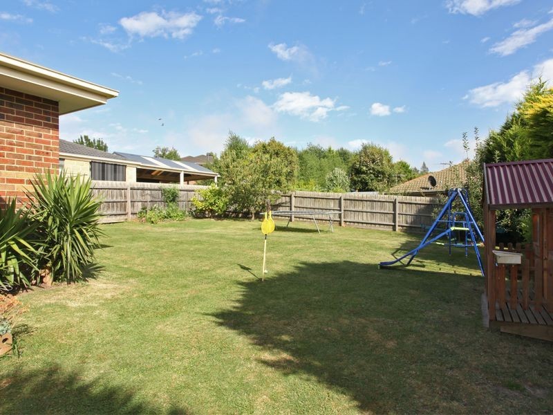 37 Jarryd Crescent, Berwick VIC 3806