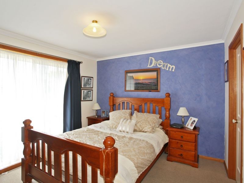 37 Jarryd Crescent, Berwick VIC 3806