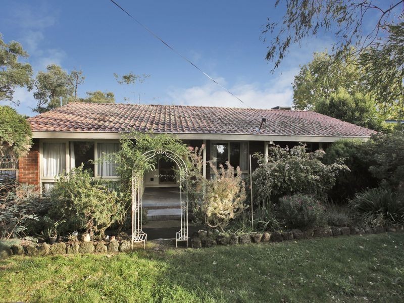 17 Salisbury Road, Beaconsfield Upper VIC 3808