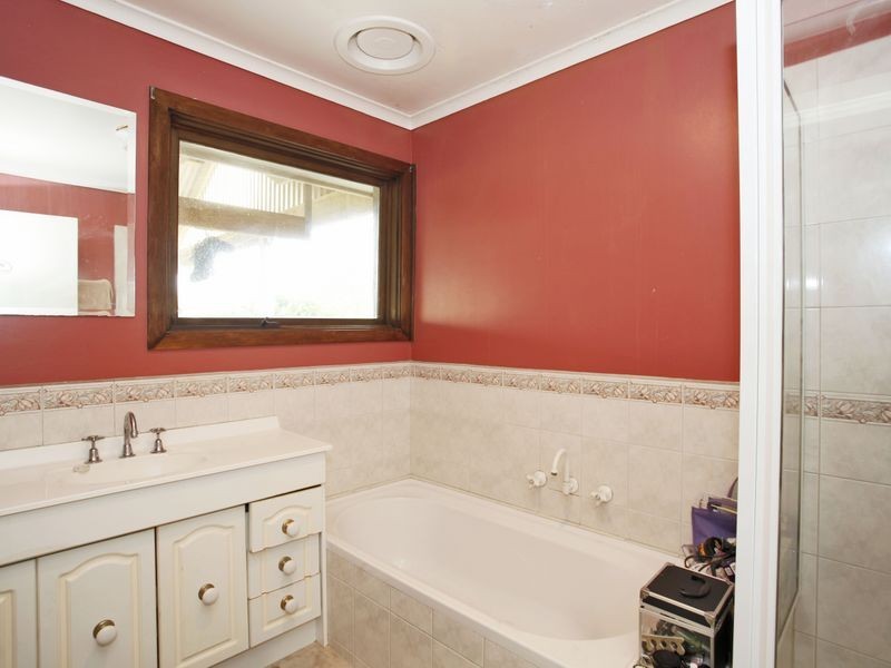 17 Salisbury Road, Beaconsfield Upper VIC 3808