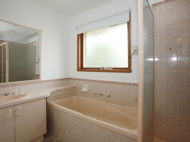 2 Yeramba Retreat, Berwick VIC 3806