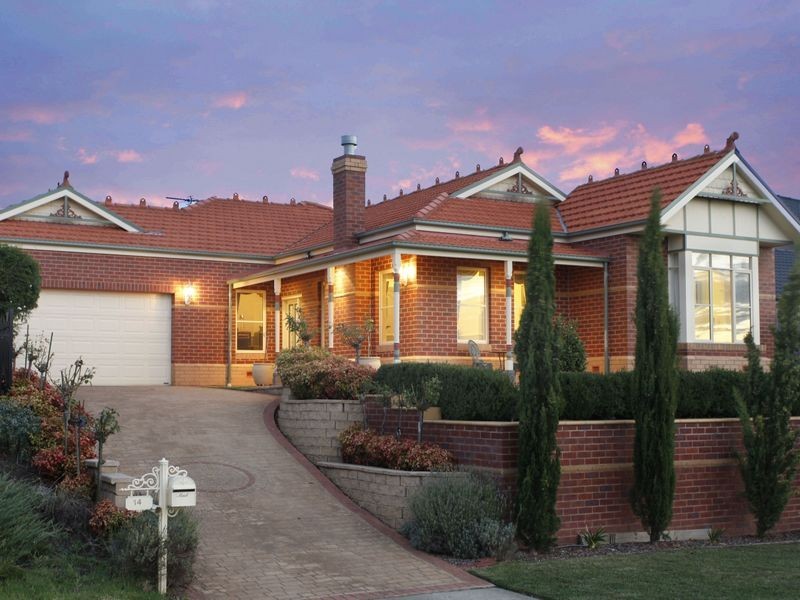 14 Nightingale Crescent, Berwick VIC 3806