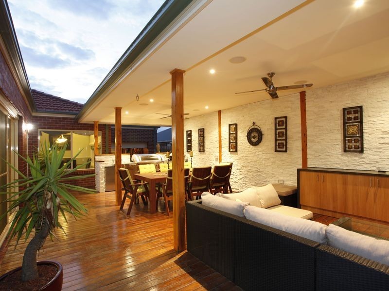 14 Nightingale Crescent, Berwick VIC 3806