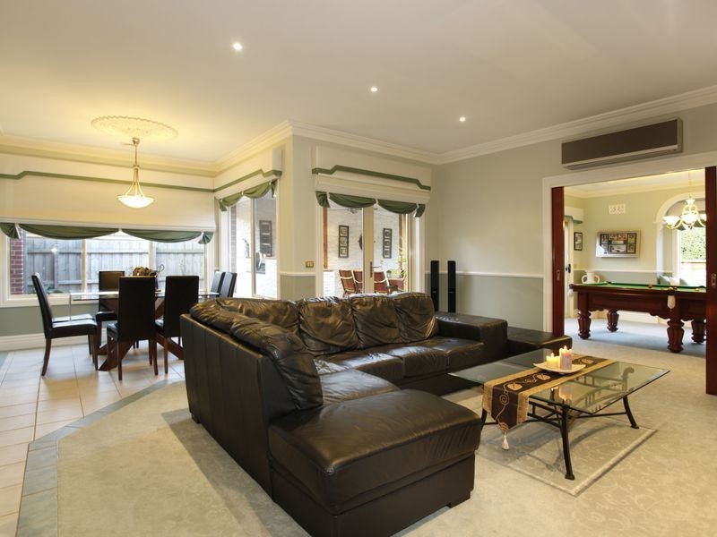 14 Nightingale Crescent, Berwick VIC 3806