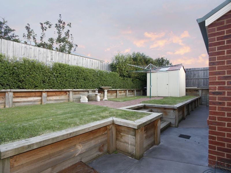 14 Nightingale Crescent, Berwick VIC 3806