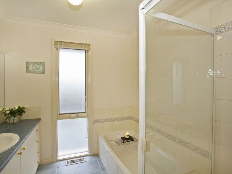 10 Logan Place, Berwick VIC 3806