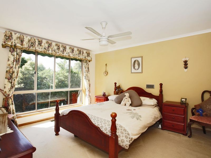 18 Mahon Avenue, Beaconsfield VIC 3807